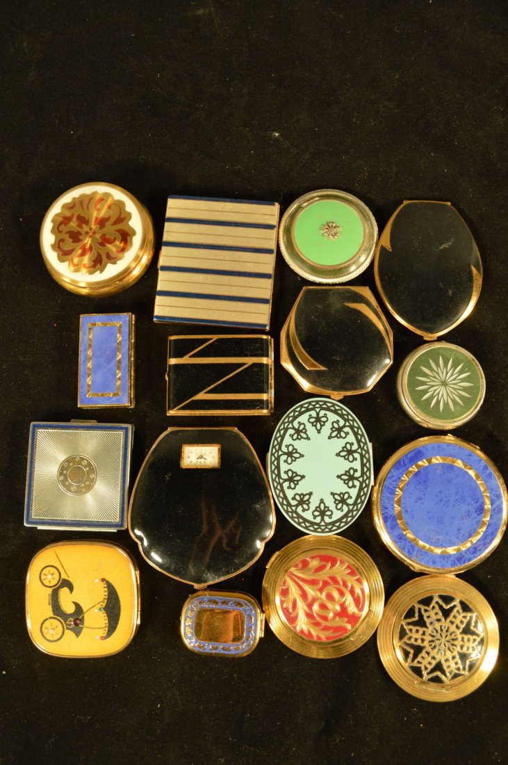16 VINTAGE COMPACTS DECO AND ENAMELED: 16 VINTAGE COMPACTS DECO AND ENAMELED
