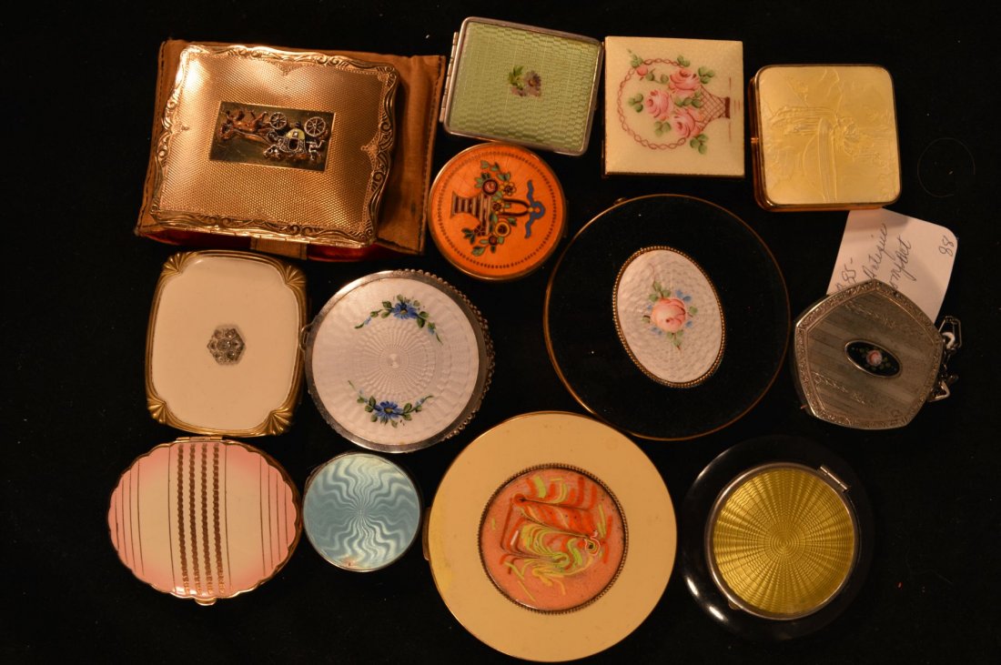 20 VINTAGE COMPACTS DECO AND GUILLOCHE: 20 VINTAGE COMPACTS DECO AND GUILLOCHE