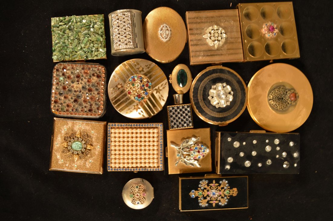 17 VINTAGE COMPACTS JEWELED: 17 VINTAGE COMPACTS JEWELED