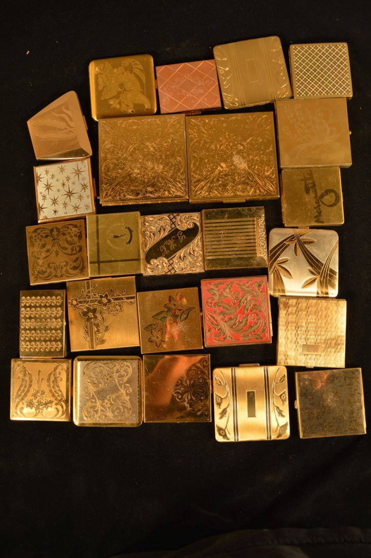 25 VINTAGE COMPACTS ELGIN AMERICAN, VOLUPTE, AND GOLD: 25 VINTAGE COMPACTS ELGIN AMERICAN, VOLUPTE, AND GOLD TONE