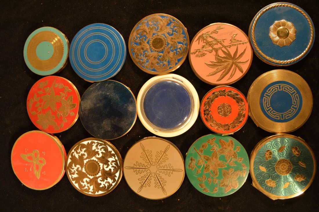 15 VINTAGE COMPACTS LARGE PRINTED AND ENAMELED: 15 VINTAGE COMPACTS LARGE PRINTED AND ENAMELED