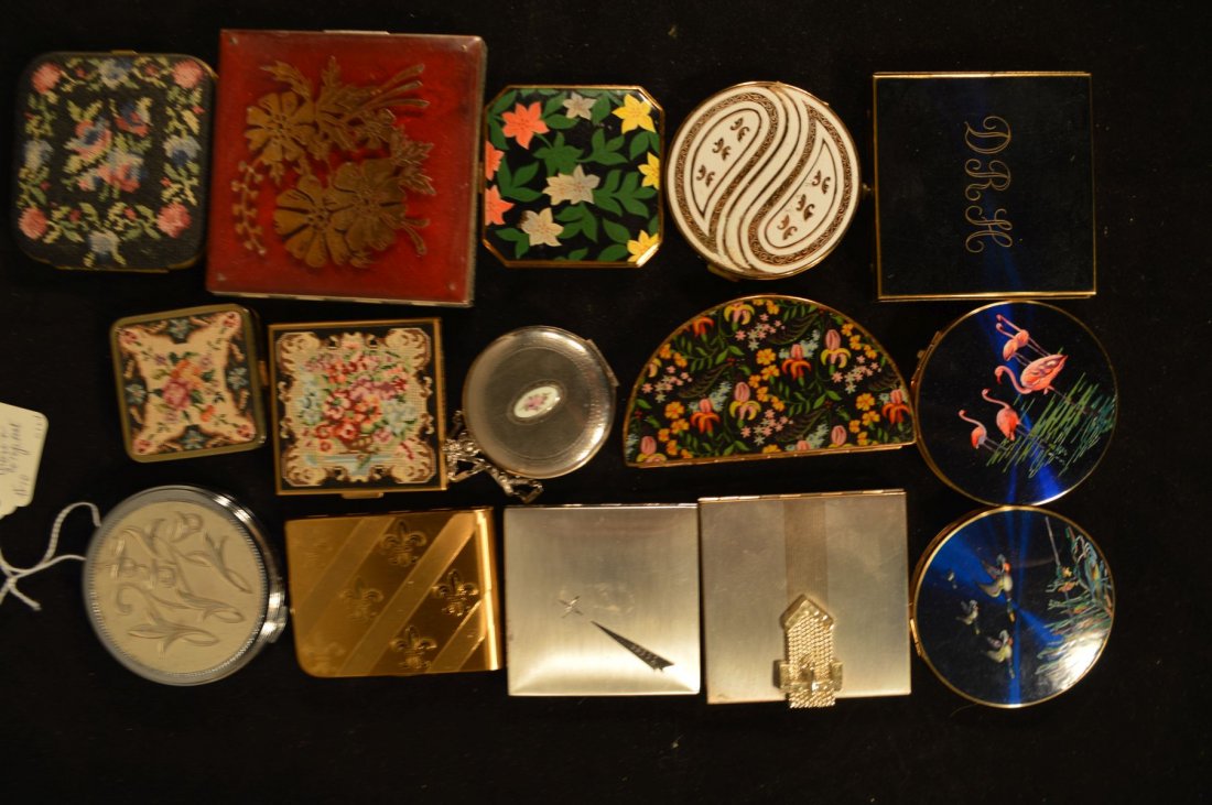 15 VINTAGE COMPACTS ENAMELLED AND PRINTED: 15 VINTAGE COMPACTS ENAMELLED AND PRINTED