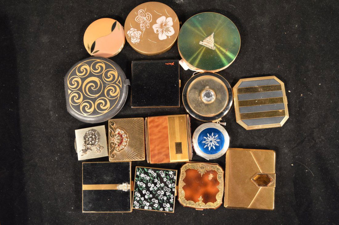 16 VINTAGE COMPACTS inc HAND CHAISED, RHINESTONES,: 16 VINTAGE COMPACTS inc HAND CHAISED, RHINESTONES, BRASS, ETC