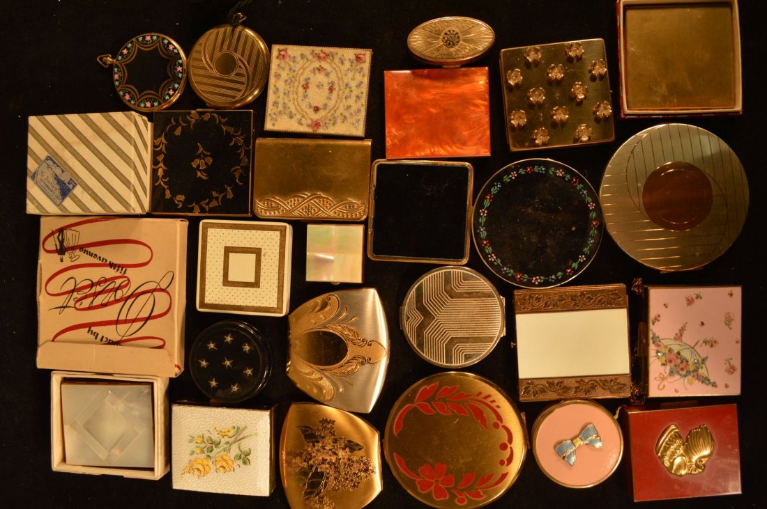 25 VINTAGE COMPACTS ENAMELED, HANDPAINTED, ETC: 25 VINTAGE COMPACTS ENAMELED, HANDPAINTED, ETC