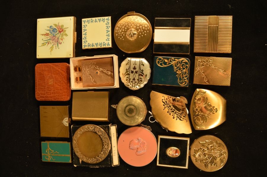 19 VINTAGE COMPACTS VARIETY: 19 VINTAGE COMPACTS VARIETY