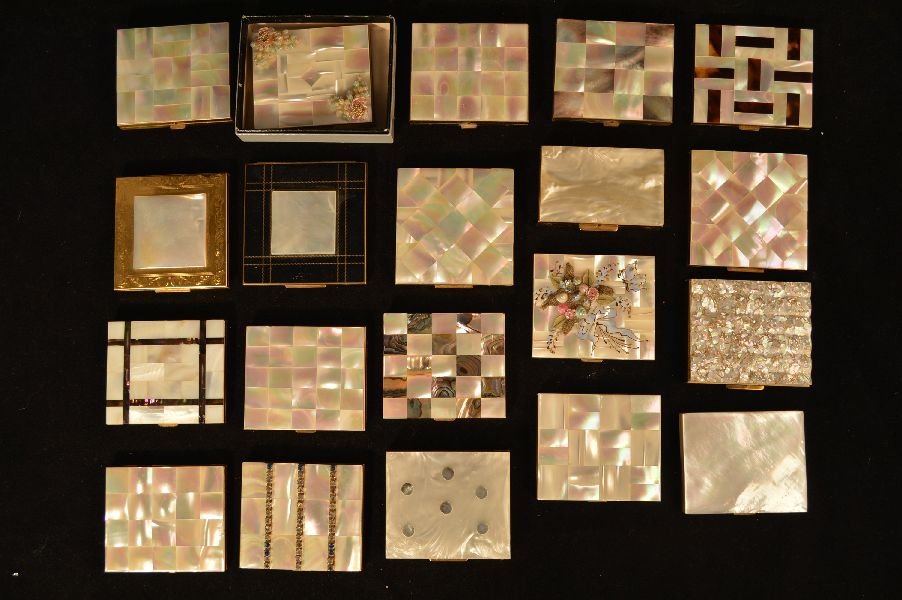 20 MOP COMPACTS: 20 MOP COMPACTS