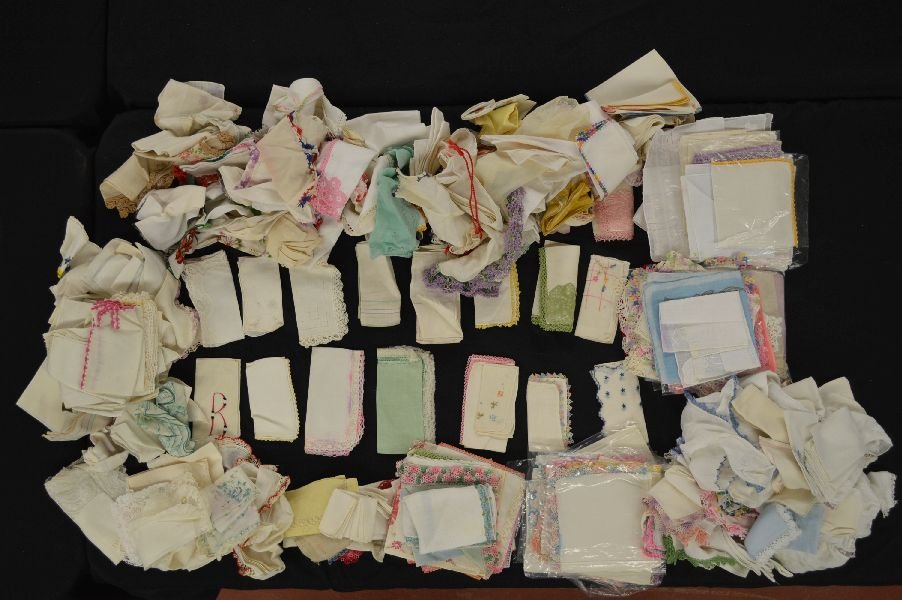 200+ VINTAGE LADIES HAND TATTED HANDKERCHIEFS , MOSTLY: 200+ VINTAGE LADIES HAND TATTED HANDKERCHIEFS , MOSTLY IRIISH