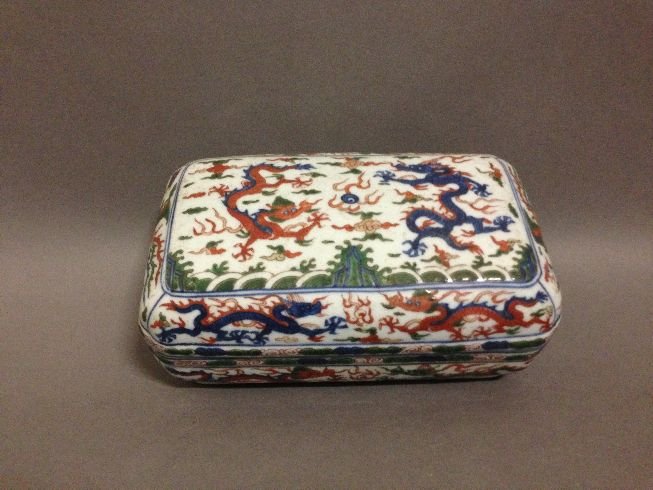 Famille Verte Porcelain Box: Porclain box, China, Ming dynasty style, decorated with flying dragon pattern, and Ming Jiajing mark on base.