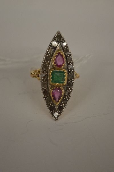 14K EMERALD AND GARNET RUBY HAREN RING: 14K EMERALD AND GARNET RUBY HAREN RING