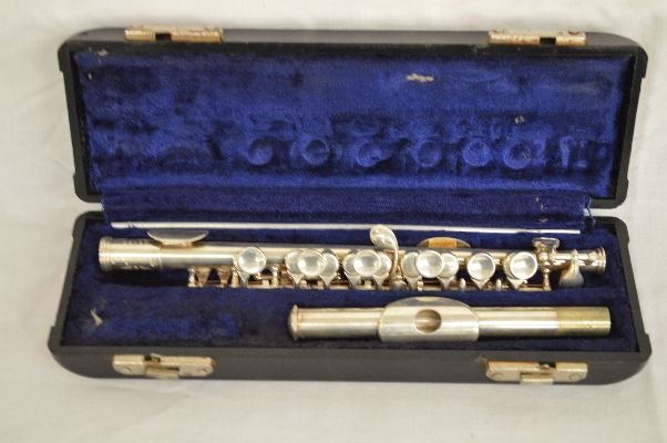 CASED SILVER PICOLO: CASED SILVER PICOLO