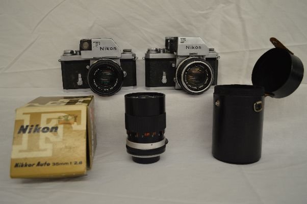 2 NIKON F CAMERAS ser#s 6947124, 6467972 w/ 4 LENSES: 2 NIKON F CAMERAS ser#s 6947124, 6467972 w/ 4 LENSES