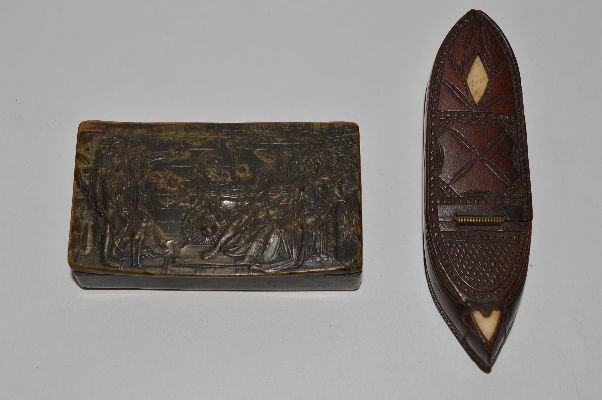 2 19TH CENTURY SNUFF BOXES; ONE CARVED & INLAID, ONE: 2 19TH CENTURY SNUFF BOXES; ONE CARVED & INLAID, ONE CARVED TORTIOSE SHELL
