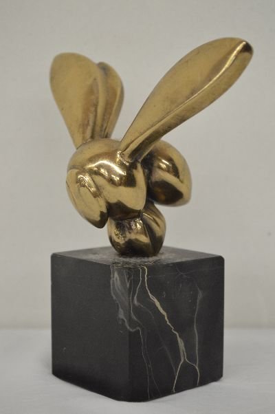 MID CENTURY SCULPTURE OF BEE, SIGNED LA CHAISE: MID CENTURY SCULPTURE OF BEE, SIGNED LA CHAISE