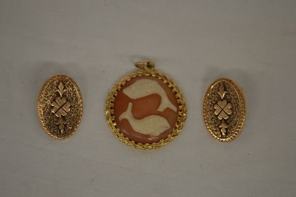 14K GOLD EARRINGS AND SHELL CAMEO PIECES NECKLACES: 14K GOLD EARRINGS AND SHELL CAMEO PIECES NECKLACES