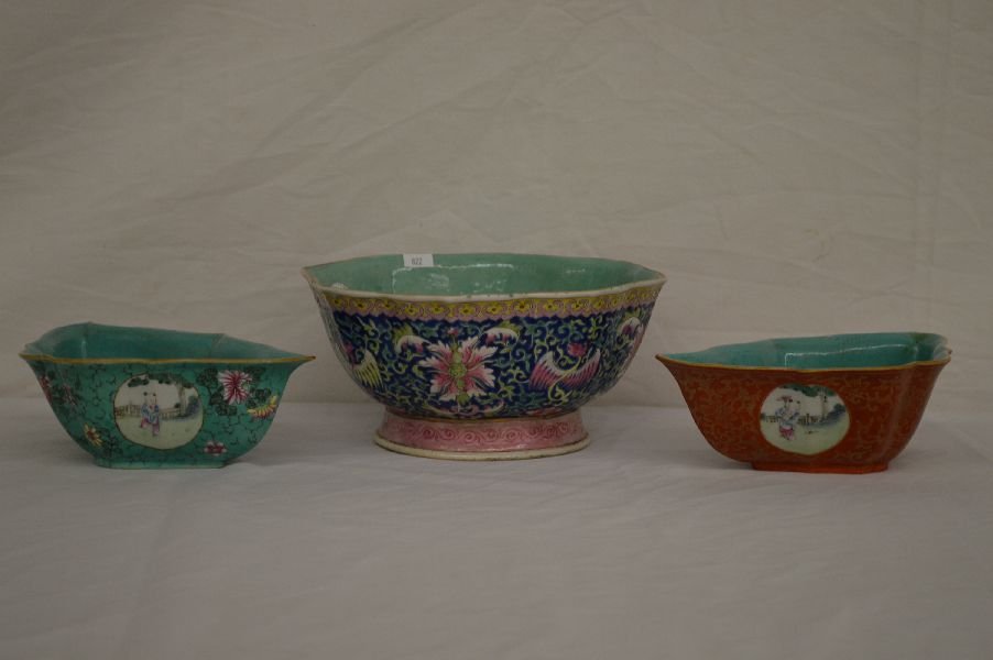 FAMILLE ROSE FOOTED BOWL W/ TWO FAMILLE ROSE DISHES 9" (1 of 6)