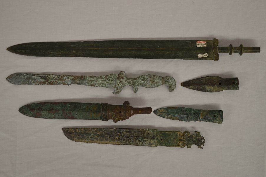 2 ANCIENT BRONZE DAGGERS/SPEARHEADS (1 of 2)