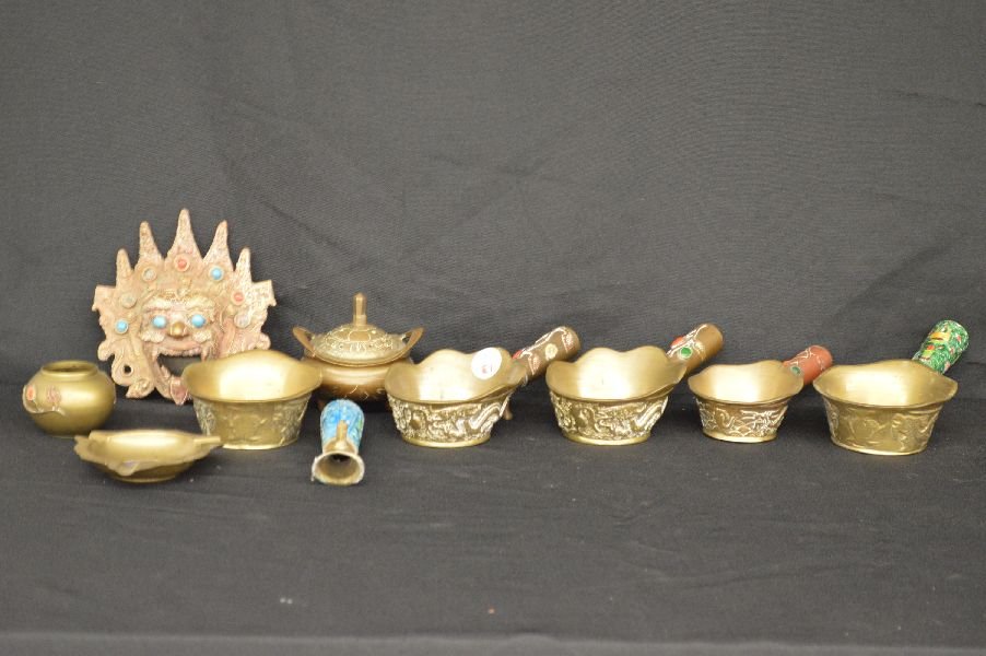9 PCS CHINESE BRASS TABLE ARTICLES INCLUDES 5 DIPPERS (1 of 3)