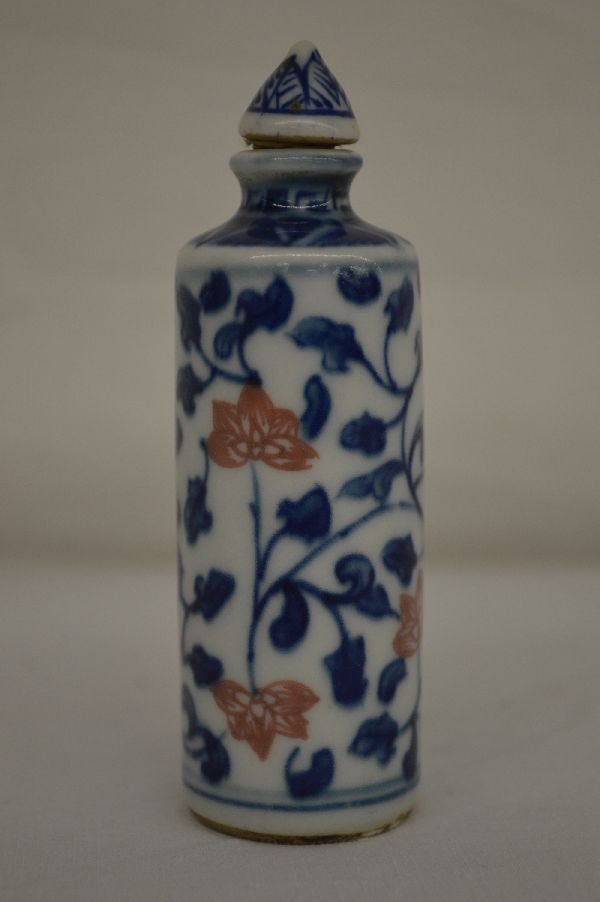 CHINESE BLUE AND WHITE SNUFF BOTTLE 3 1/2" (1 of 3)