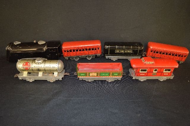 MARX TIN LITHOGRAPHED TRAIN SET: MARX TIN LITHOGRAPHED TRAIN SET