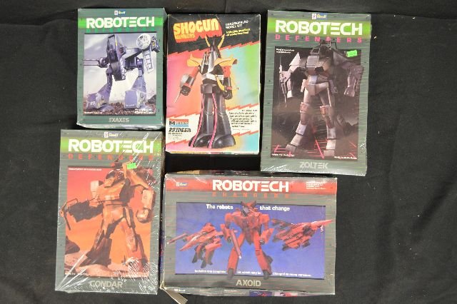 5 VINTAGE UNMADE ROBOT MODELS: 5 VINTAGE UNMADE ROBOT MODELS