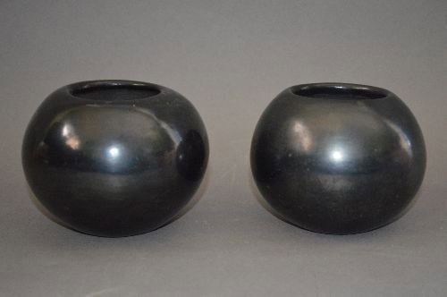 PAIR OF NATIVE AMERICAN BLACK WARE MARIA POTS (1 of 4)