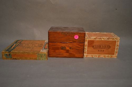 3 CIGAR BOXES OF VINTAGE POSTCARDS, CHRISTMAS, (1 of 4)