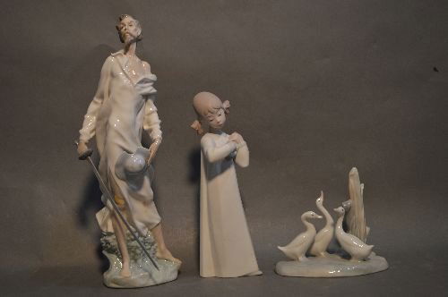 1 LLADRO AND 2 NAO FIGURINES. OLDER WITH ORIGINAL BOXES; (1 of 3)
