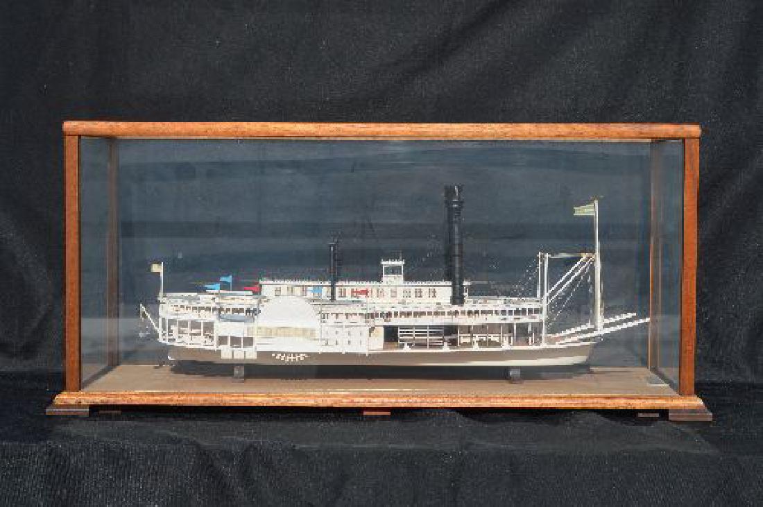 CASED SHIP MODEL OF ROBERT E LEE  RIVERBOAT (1 of 4)