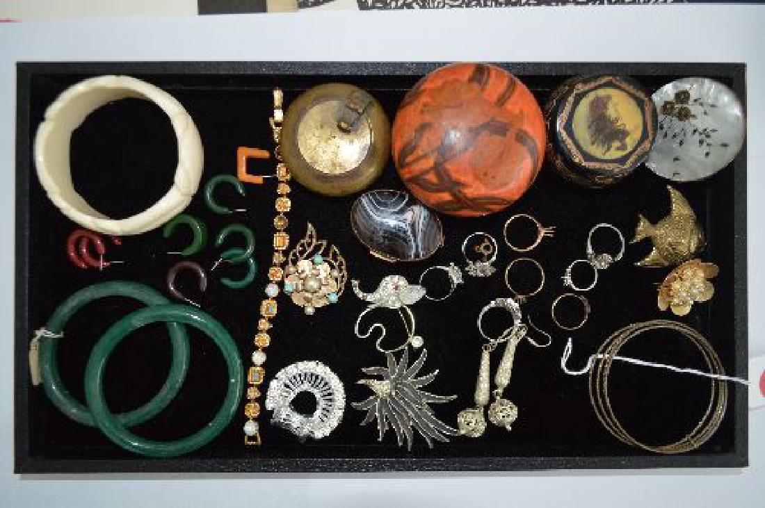 VINTAGE COSTUME JEWELRY LOT INCLUDING JADE BANGLES, (1 of 1)