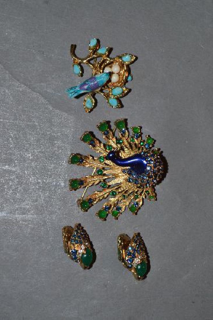 EXCEPTIONAL COSTUME JEWELRY PEACOCK PIN AND EARRING SET (1 of 2)