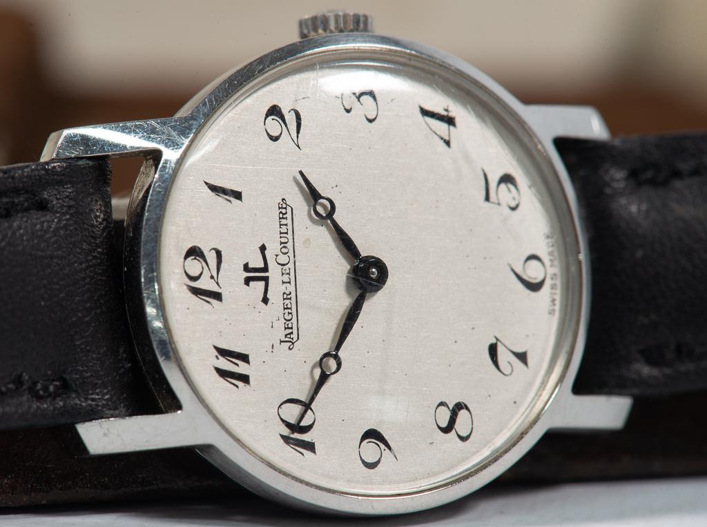 Jaeger leCoultre ladies wirstwatch: Jaeger leCoultre ladies wristwatch, hand-wound mechanical movement, Stainless steel on a leather strap, Cal 841, 24 mm. Diameter (cm): 2.4