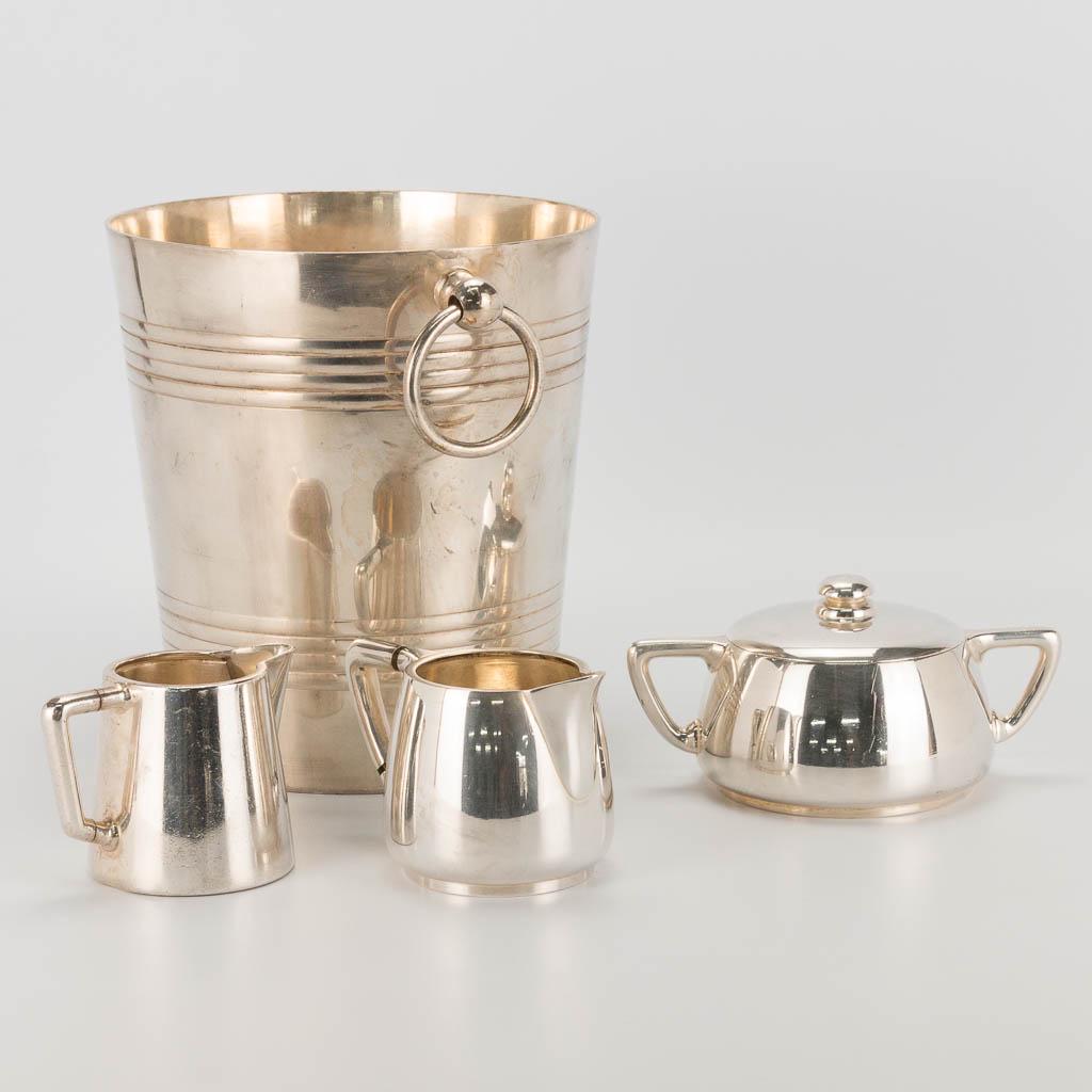 A collection of 4 silver-plated items a champagne (1 of 19)