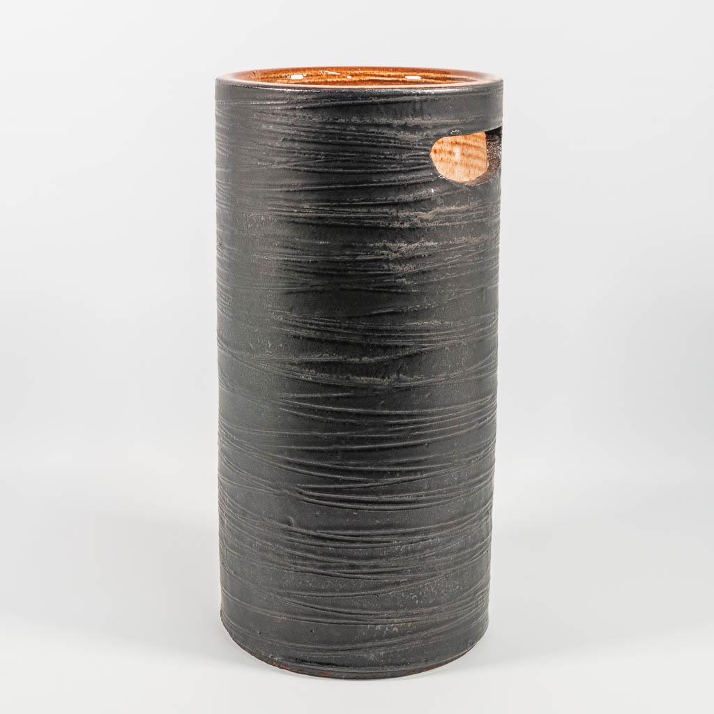 Rogier VANDEWEGHE (1923 - 2020), an Amphora ceramic (1 of 13)