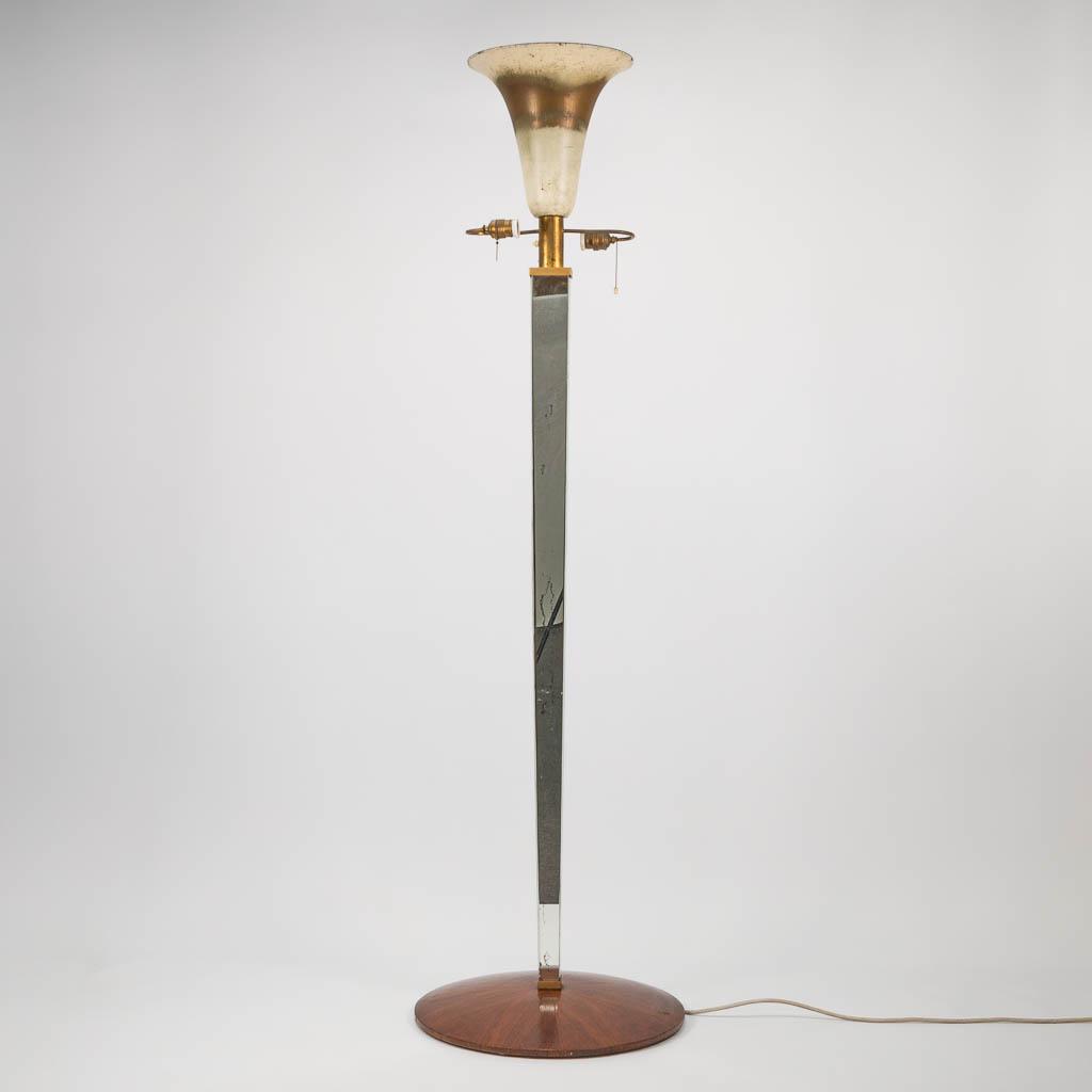 A standing floor lamp made of brass, mirrors on a wood: A standing floor lamp made of brass, mirrors on a wood base, probably made by De Coene in Kortrijk, Belgium. The first half of the 20th century. (191 x 67 cm)