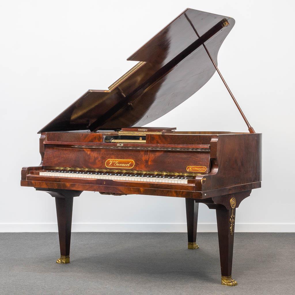 A Pianola grand Player Piano, made by V. Gevaert, model: A Pianola grand Player Piano, made by V. Gevaert, model 'Humanola'. With 48 additional rolls. Conditie: system to be restored. (154 x 160 x 103 cm)
