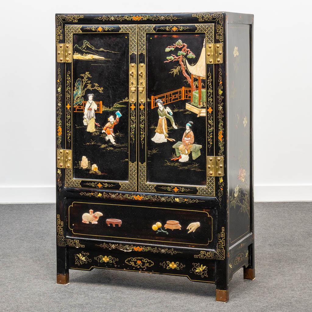 A Chinese cabinet with inlaid hardstones and: A Chinese cabinet with inlaid hardstones and hand-painted decors. (30 x 60 x 92 cm)