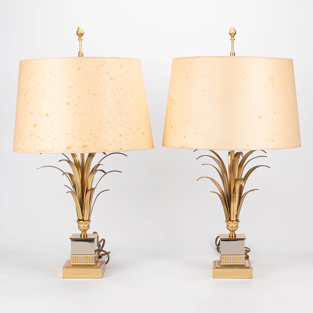 A collection of 2 table lamps in Hollywood Regency (1 of 7)