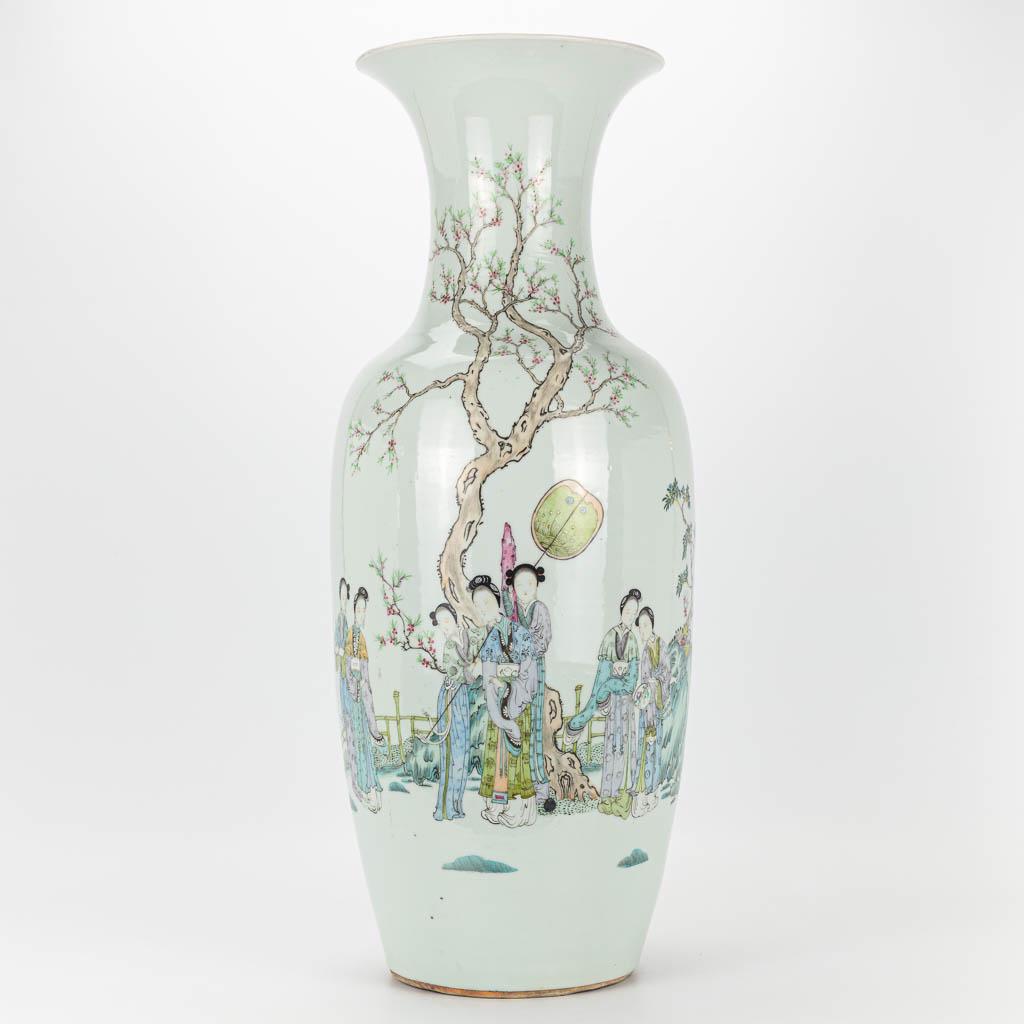 A vase made of Chinese porcelain and decorated with: A vase made of Chinese porcelain and decorated with ladies in court. 19th/20th century. (60 x 23 cm)