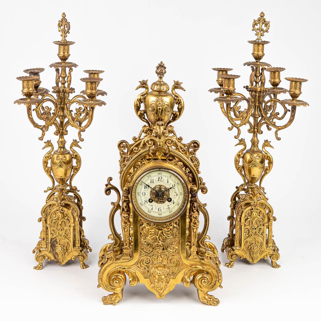 A three-piece mantle clock made of bronze. (H:50cm): A three-piece mantle clock made of bronze. Candelabra height: 59 cm. (50 cm)