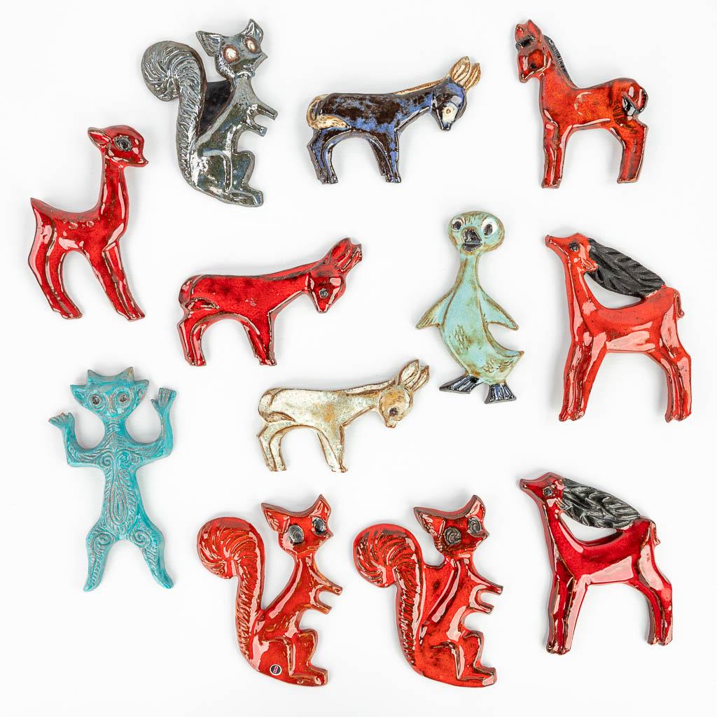 Rogier VANDEWEGHE (1923-2020) '12 figurines' made of: Rogier VANDEWEGHE (1923-2020) '12 figurines' made of glazed ceramics for Amphora. condition: 1 with chip. (13,5 x 10,5 cm)