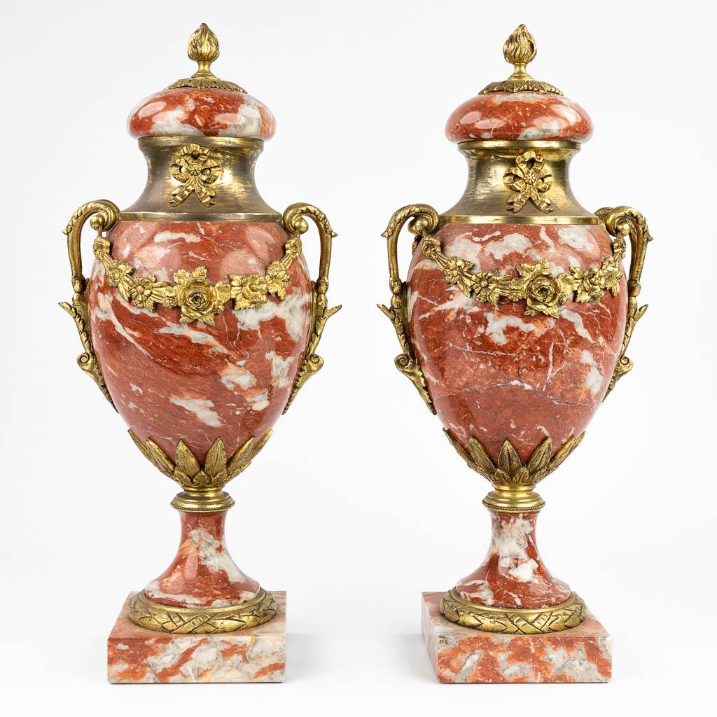 A pair of cassolettes made of red marble mounted with gilt bronze. (16 x 18 x 44,5cm): A pair of cassolettes made of red marble mounted with gilt bronze. The first half of the 20th century. (16 x 18 x 44,5cm)
