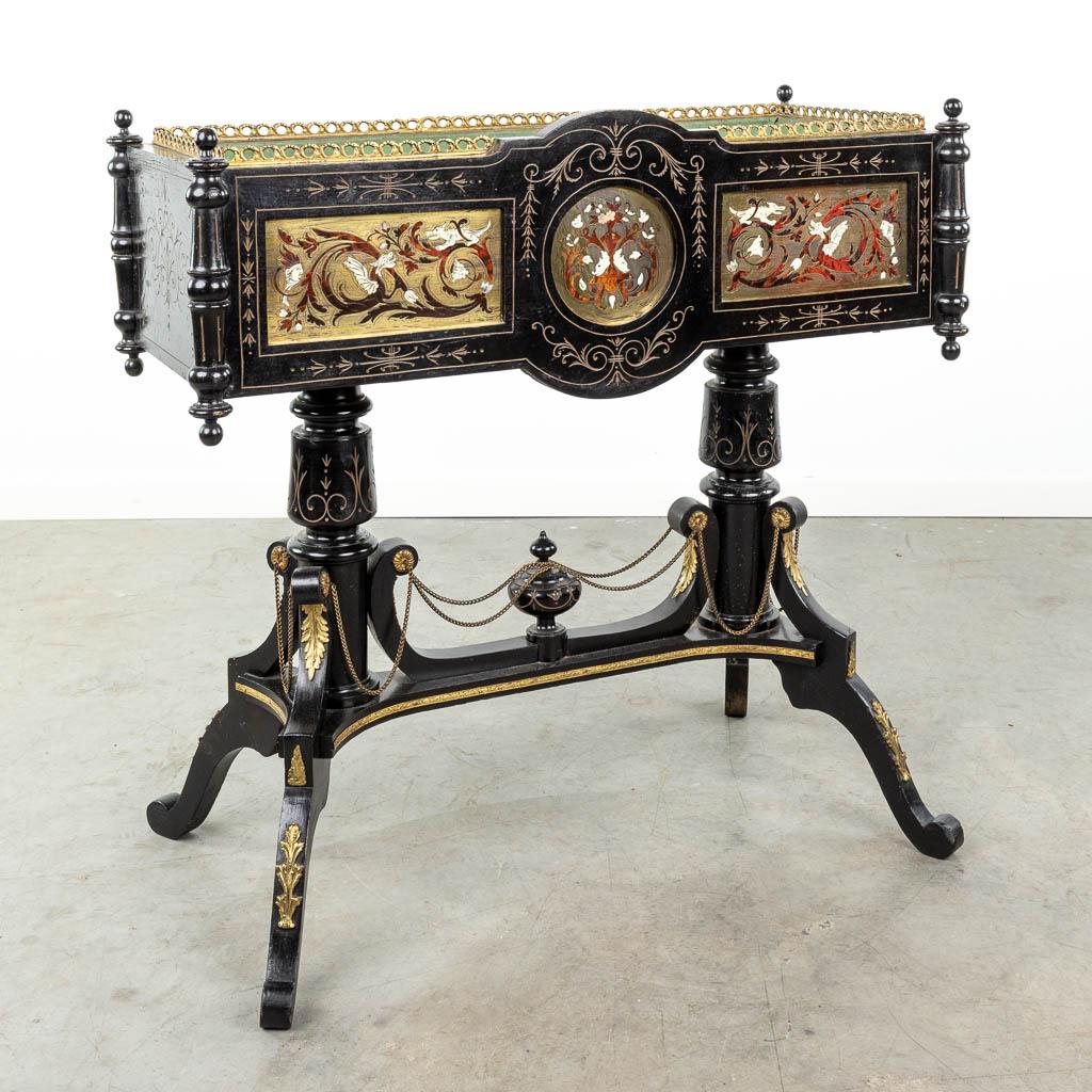 A JardiniÃ¨re with copper and tortoiseshell inlay, Boulle, Napoleon 3 (37 x 85 x 82cm): A JardiniÃ¨re with copper and tortoiseshell inlay, Boulle, Napoleon 3 period, 19th century. (37 x 85 x 82cm)