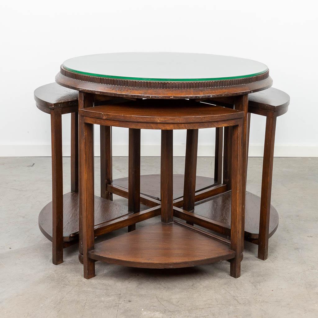 A round coffee table with 4 nesting tables. Art deco style and period (67 x 80cm): A round coffee table with 4 nesting tables. Art deco style and period. Finished with a glass top. The first half of the 20th century. (67 x 80cm)