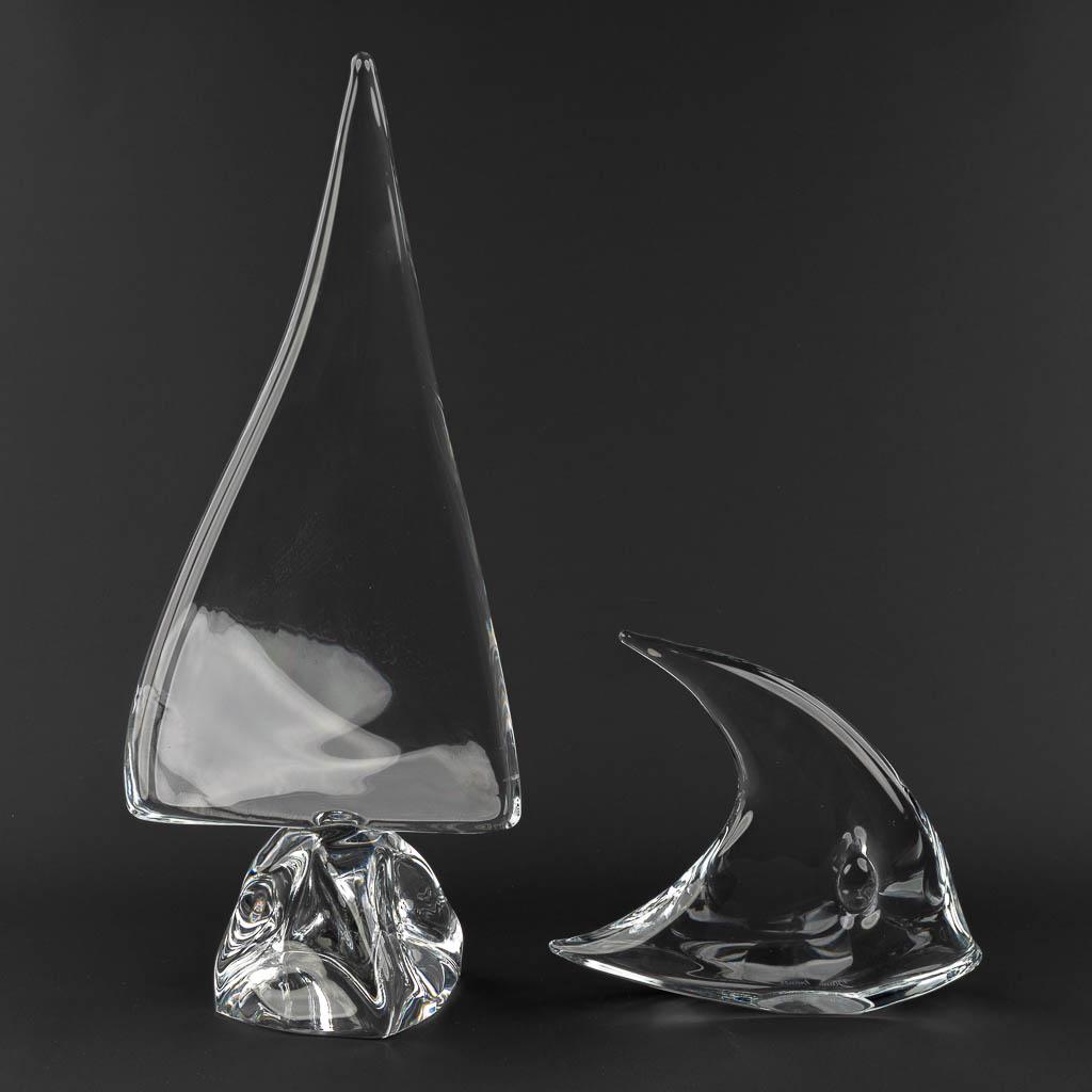 Daum France, a boat and a fish made of clear crystal and marked. (51cm): Daum France, a boat and a fish made of clear crystal and marked. 20th century. Condition: Generally in good condition. No chips to the rims found. . (51cm)