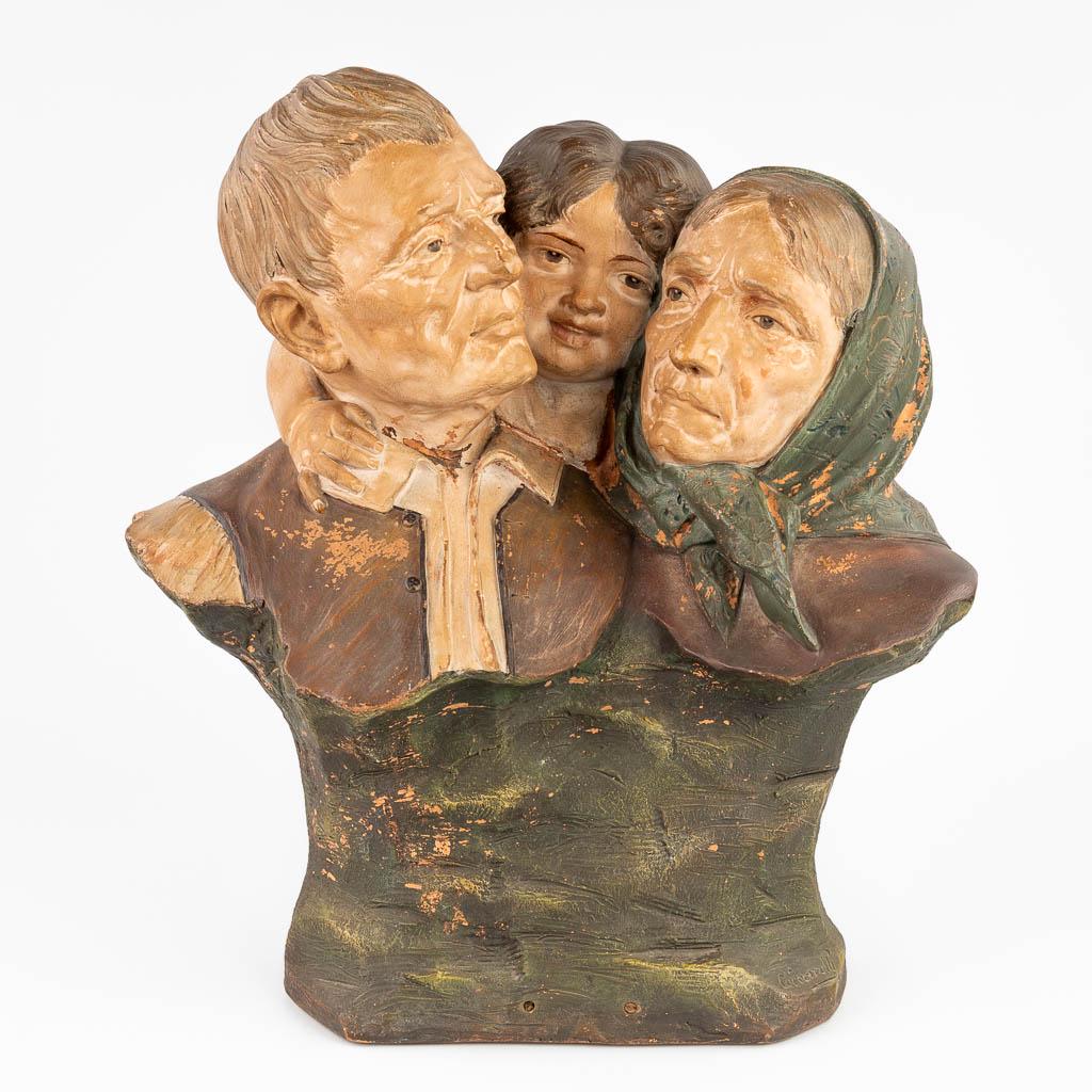 Ezio CECCARELLI (1865-1927) 'Familia' a statue made of patinated terracotta. (20 x 36 x 41cm): Ezio CECCARELLI (1865-1927) 'Familia' a statue made of patinated terracotta. First half of the 20th century. Marked Fontaine & Durieux, Paris. . (20 x 36 x 41cm)