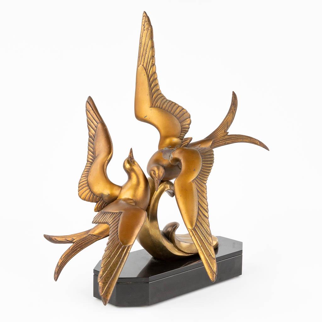 IrÃ©nÃ©e ROCHARD (1906-1984) 'Lovebirds', spelter and marble. (44 x 45cm): Irénée ROCHARD (1906-1984) 'Lovebirds' a statue of 2 spelter birds mounted on a metal base and marbe stand. . (44 x 45cm)