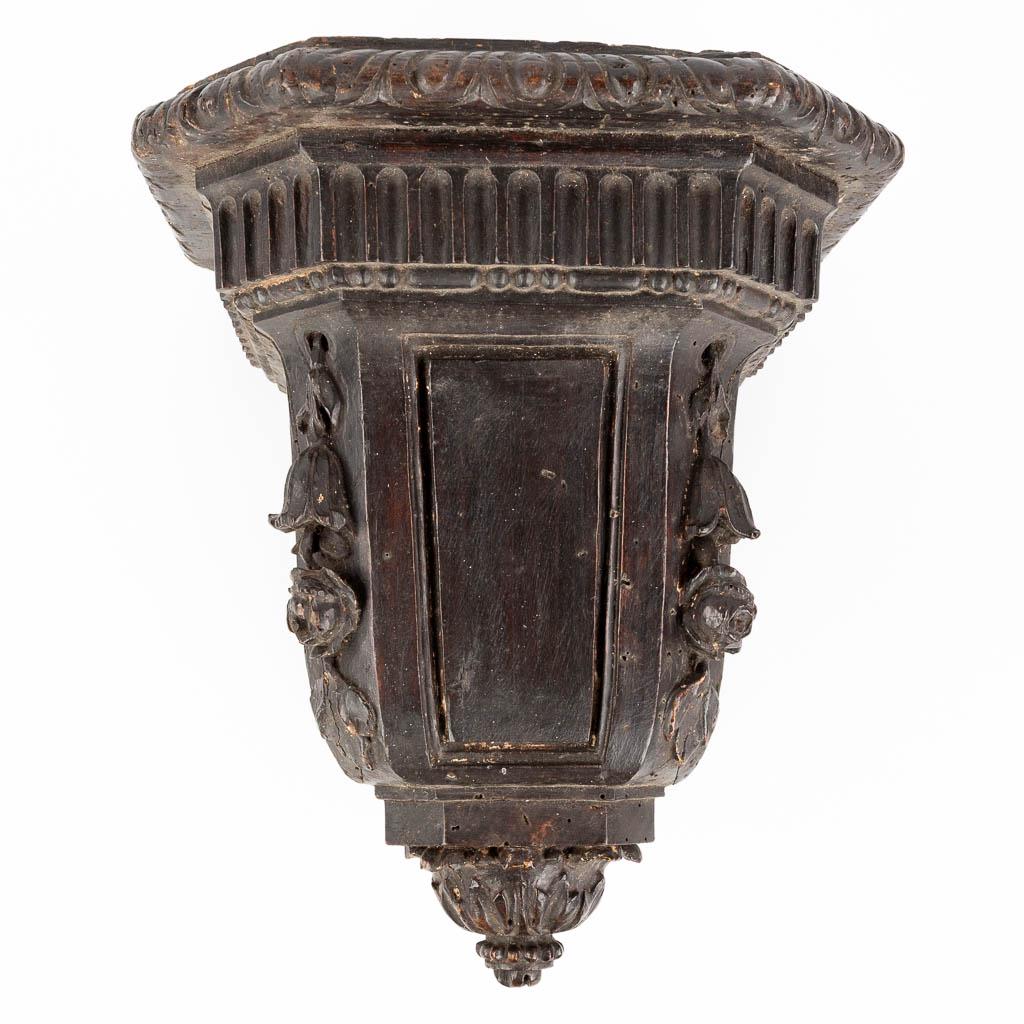 A wall-mounted stand for a statue, made of sculptured wood. 18th C.  (L:26 x W:30 x H:33 cm) (1 of 10)