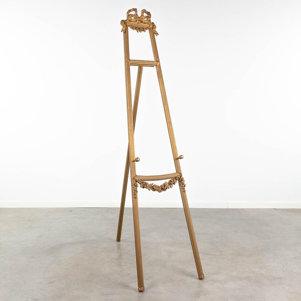 An easel made of sculptured and giltwood, decorated with garlands. Circa 1900. (W:50 x H:190 cm) (1 of 12)