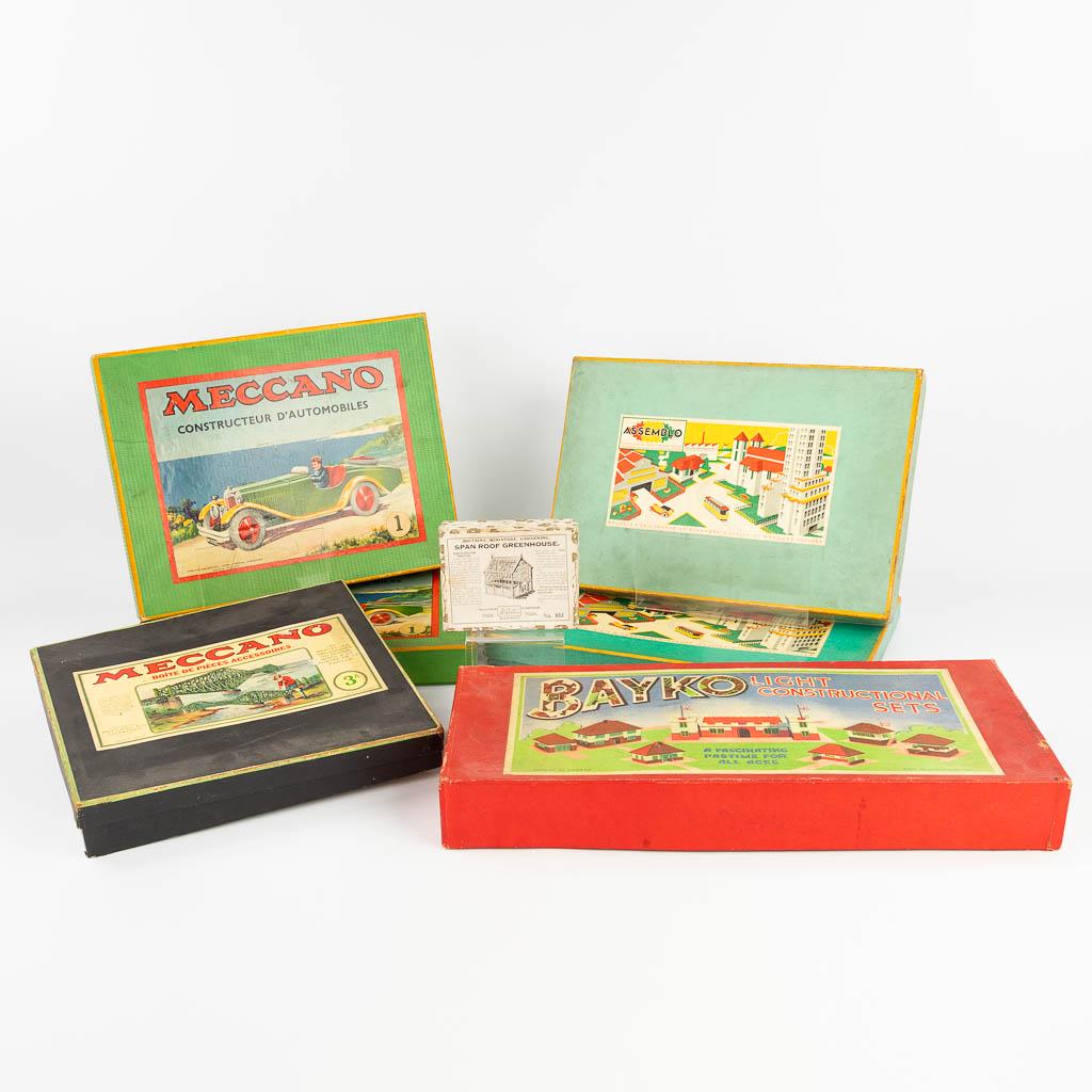 Meccano, Bayco and Assemblo, a collection 4 boxes of mid-century toys. Circa 1960.  (L:30 x W:39 x (1 of 15)