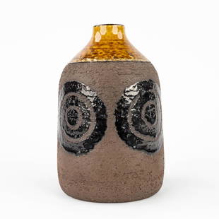 Inger Persson ( 1936) 'Vase' made of brown ceramics for Rörstrand Atelje Sweden (H:18 cm): Inger Persson ( 1936) 'Vase' made of brown ceramics for Rörstrand Atelje Sweden